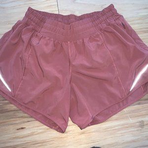 Lululemon Hotty Hot Short II 2.5" - Chianti